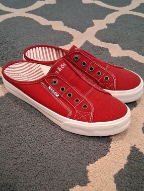 Taos Footwear Red Slip-On Canvas Sneakers Women's 9